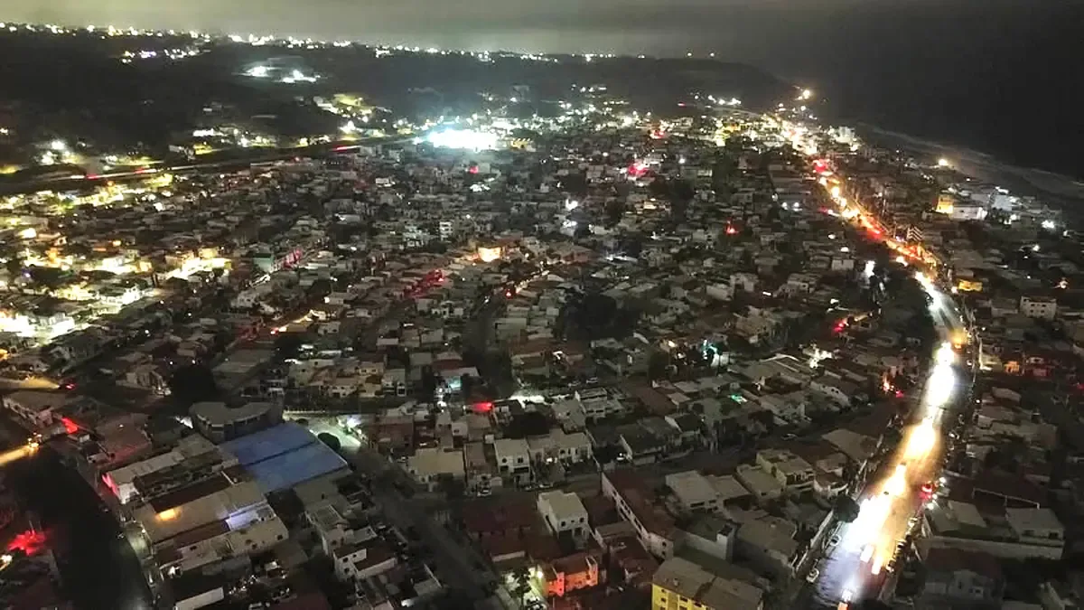 La falta de electricidad ha provocado pérdidas en comercios y problemas en viviendas de la zona.