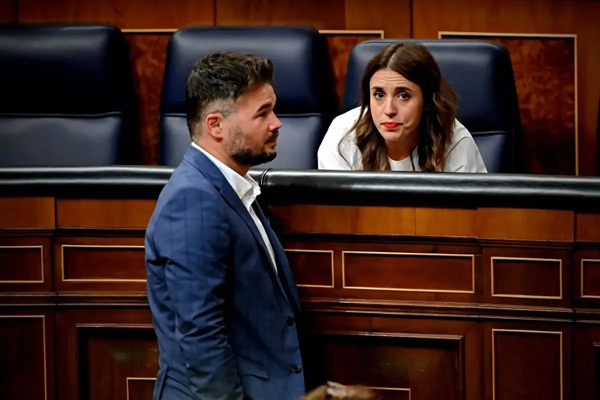 La alianza entre Podemos y ERC trastoca el panorama electoral en Cataluña a menos de dos meses de los comicios.