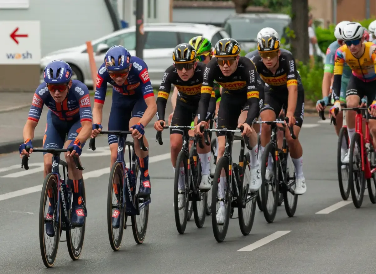 Tadej Pogacar busca ayudar a Isaac del Toro a finalizar en el podio y ganar el maillot blanco.