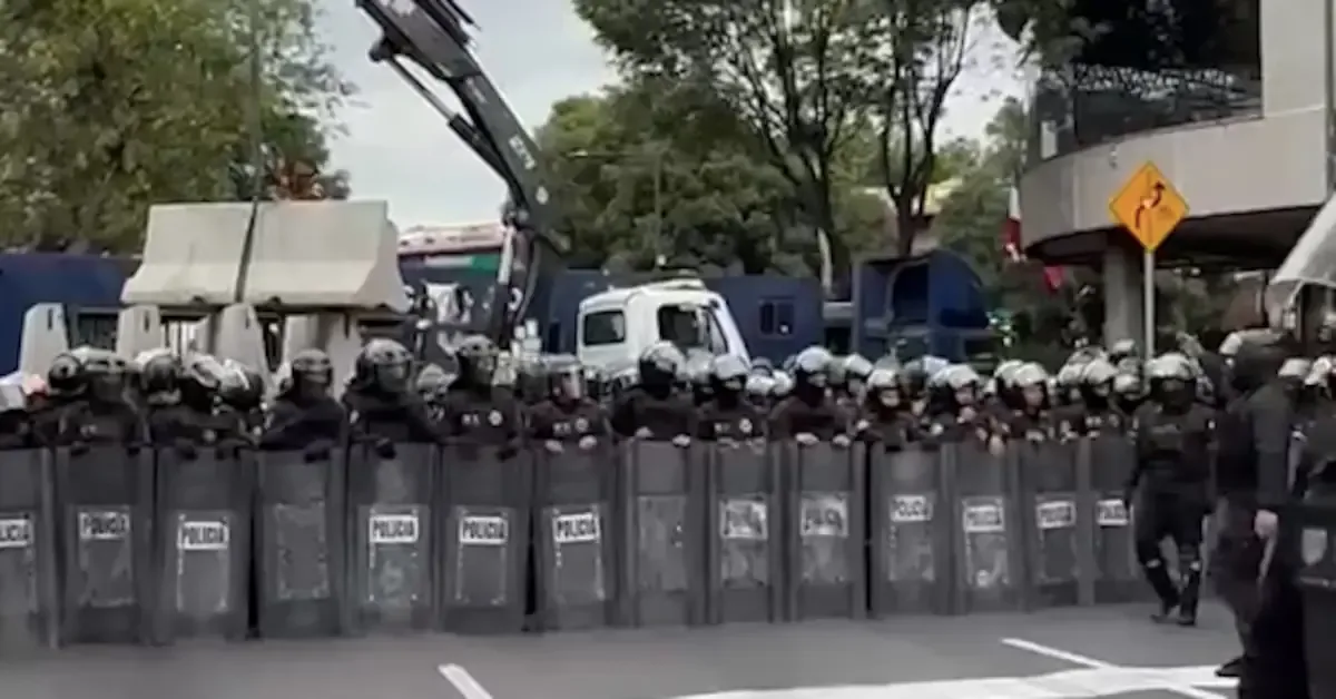 La manifestación de la CNTE provoca bloqueos y afectaciones viales en la capital.