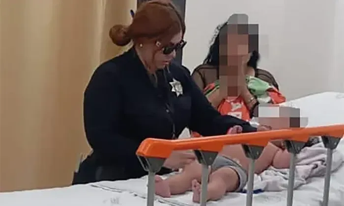 La rápida intervención de agentes de la Policía Municipal salvó la vida de la menor tras un accidente en una alberca.
