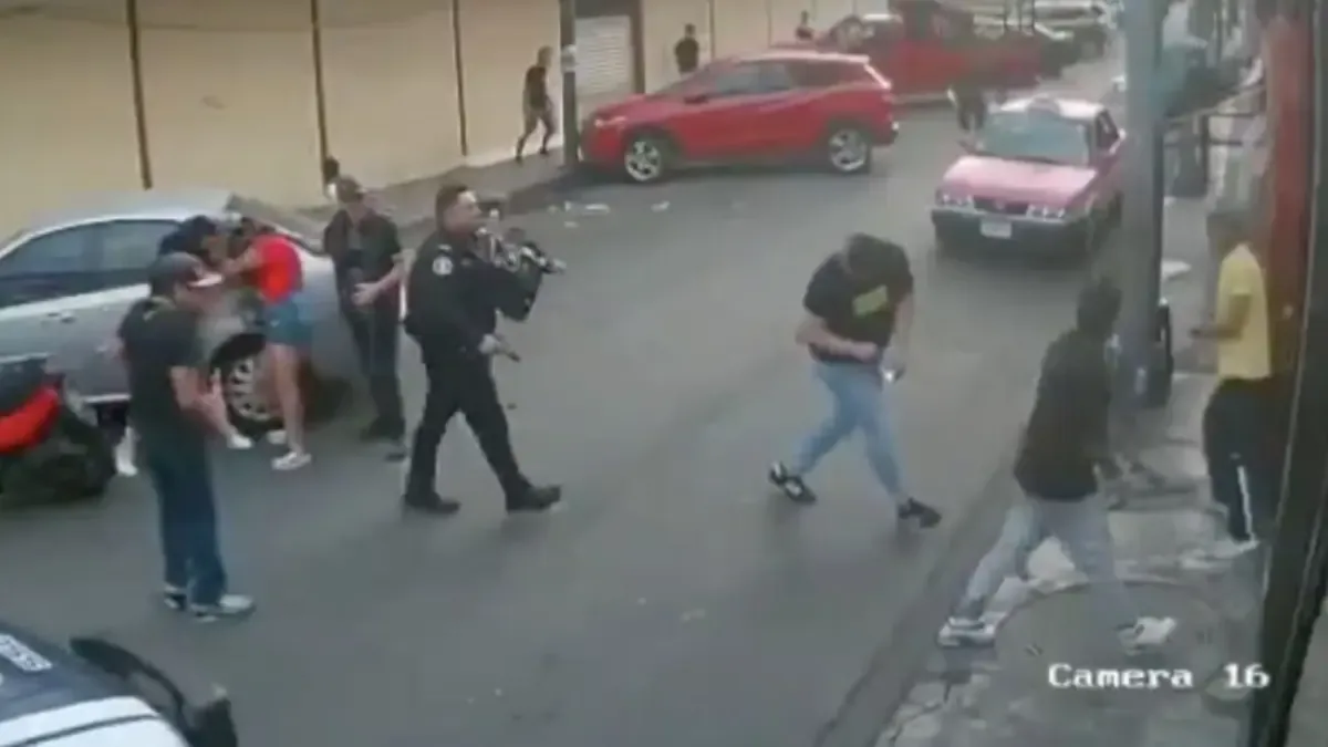 Un altercado en la colonia Morelos finaliza con la muerte de un joven tras un disparo de un oficial.