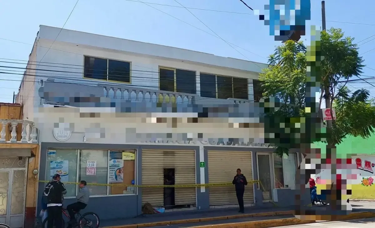 Un agente falleció durante un enfrentamiento que salvó a tres empleados de una farmacia en San Mateo Atenco.