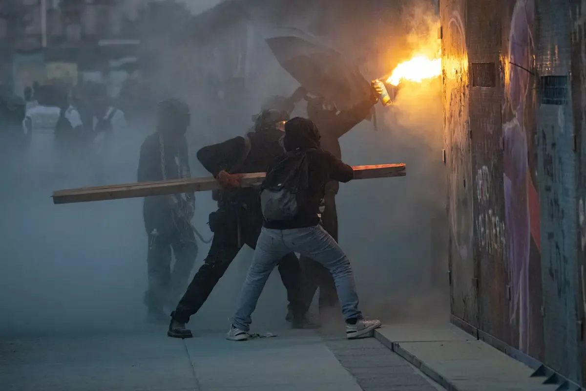 La Secretaría de Seguridad de la CDMX investiga el uso de la fuerza en manifestaciones por la matanza de 1968.