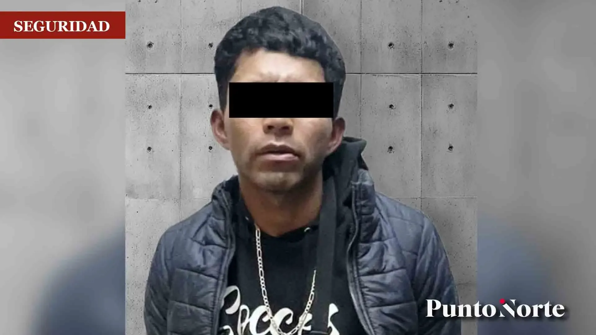Policía Municipal detiene a un hombre portando un arma en Tijuana.