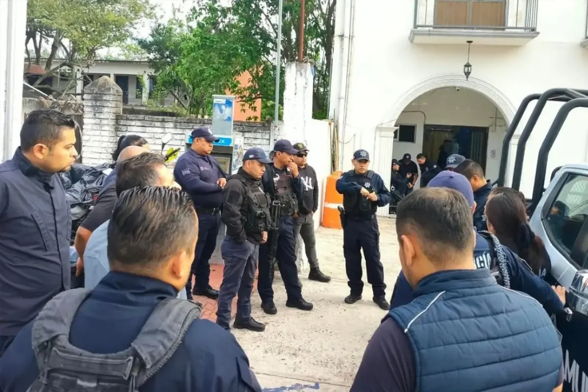 Policías municipales demandan al alcalde revisión de condiciones laborales y ajuste salarial.