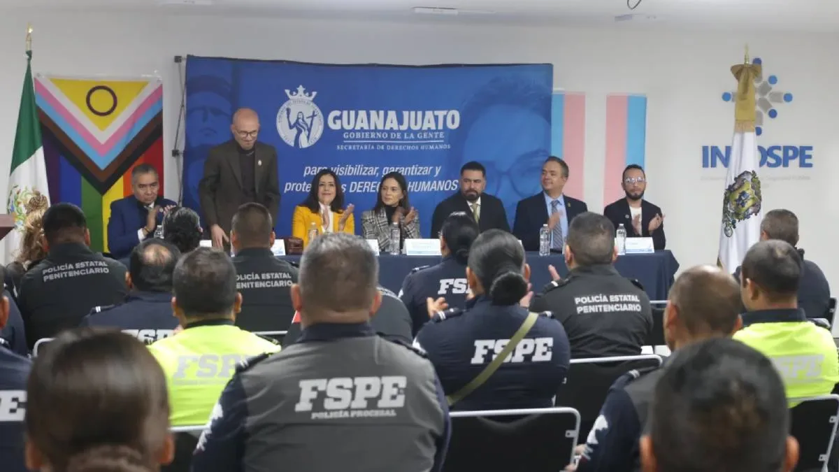 Policías de Guanajuato participan en el programa de capacitación en diversidad sexual.