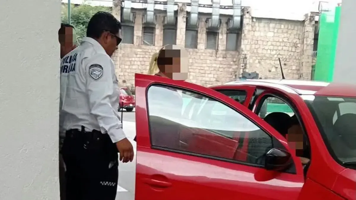 Un operativo de auxilio facilitó el traslado urgente de una adulta mayor con crisis hipertensiva en Morelia.