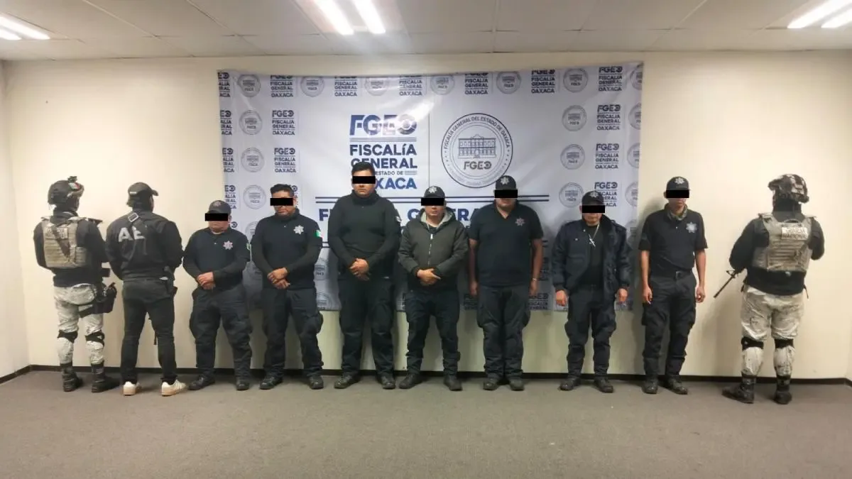 "Policías de Oaxaca detenidos en investigación por homicidio de un menor."