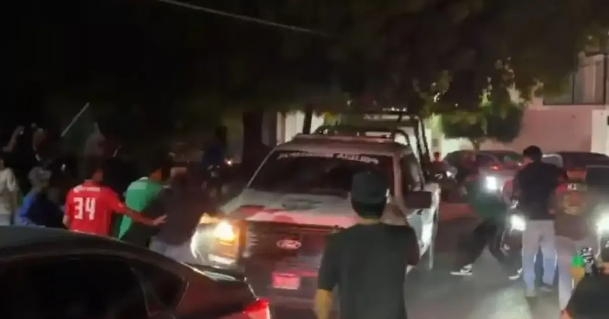 La fiesta por la victoria de México en el Mundial se tornó peligrosa en Apatzingán, Michoacán, tras la intervención policial.