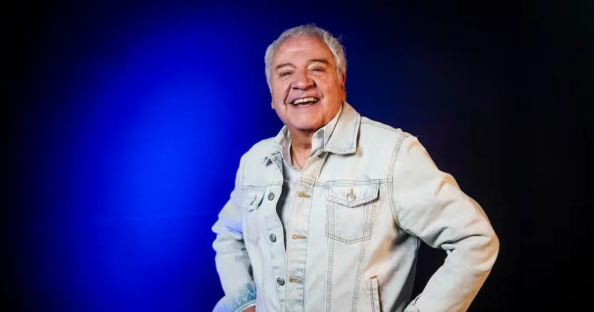La figura del canto nacional cautiva en el Teatro Municipal con un emotivo espectáculo lleno de recuerdos y música.