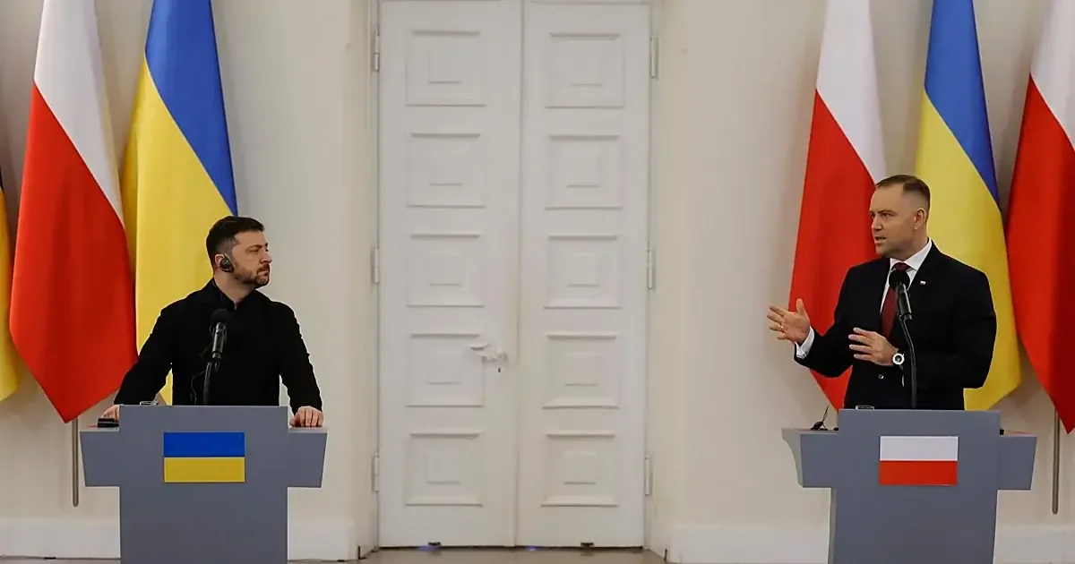 La decisión de Varsovia causa tensiones diplomáticas y reacciones negativas en Ucrania.