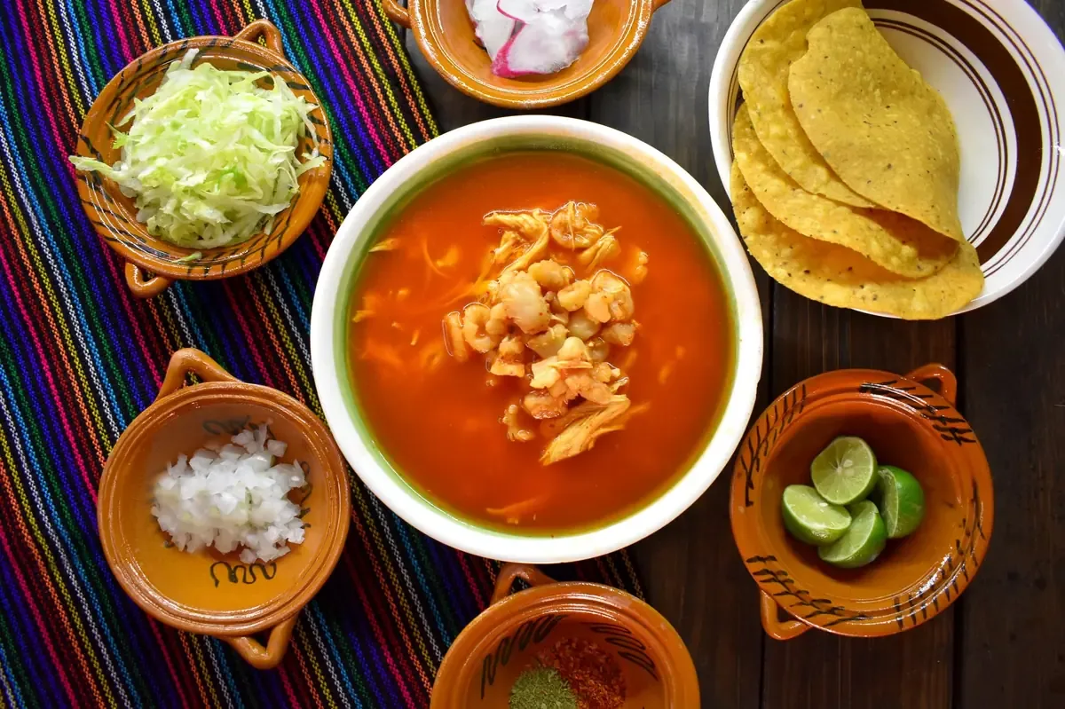El pozole es un platillo que convoca celebraciones y reúne a las familias en diferentes ocasiones.