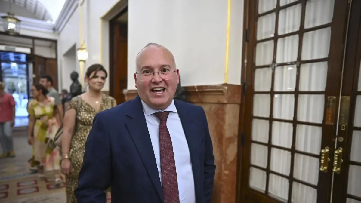 Miguel Tellado defendió la decisión del PP de negociar con Junts, señalando que la actual amenaza es el gobierno de Pedro Sánchez.