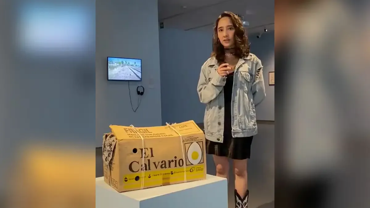 La obra “Foráneos” provoca controversia por su apariencia y significado en el arte contemporáneo.
