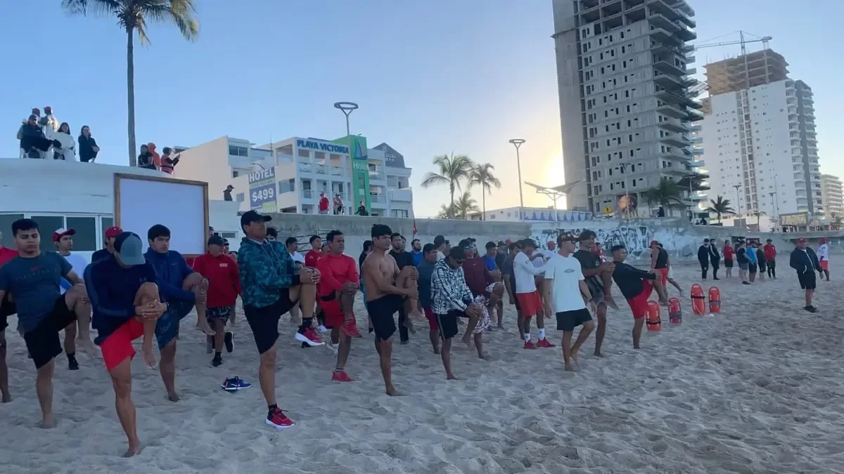 Preparan a salvavidas locales para garantizar la seguridad en playas durante la vacaciones.