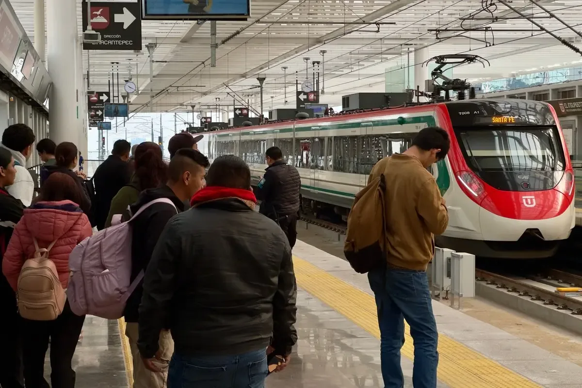Preparativos finales para la inauguración del Tren Interurbano El Insurgente en Observatorio.