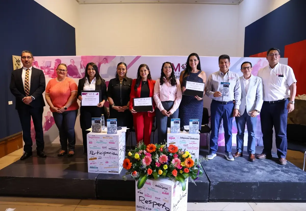 La obra documenta un proceso democrático único en Michoacán.