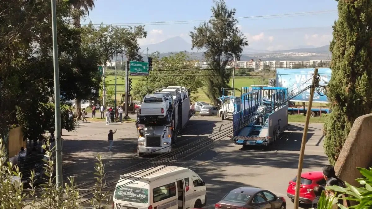 La manifestación responde a irregularidades en la asignación de espacios para egresados de escuelas normales.