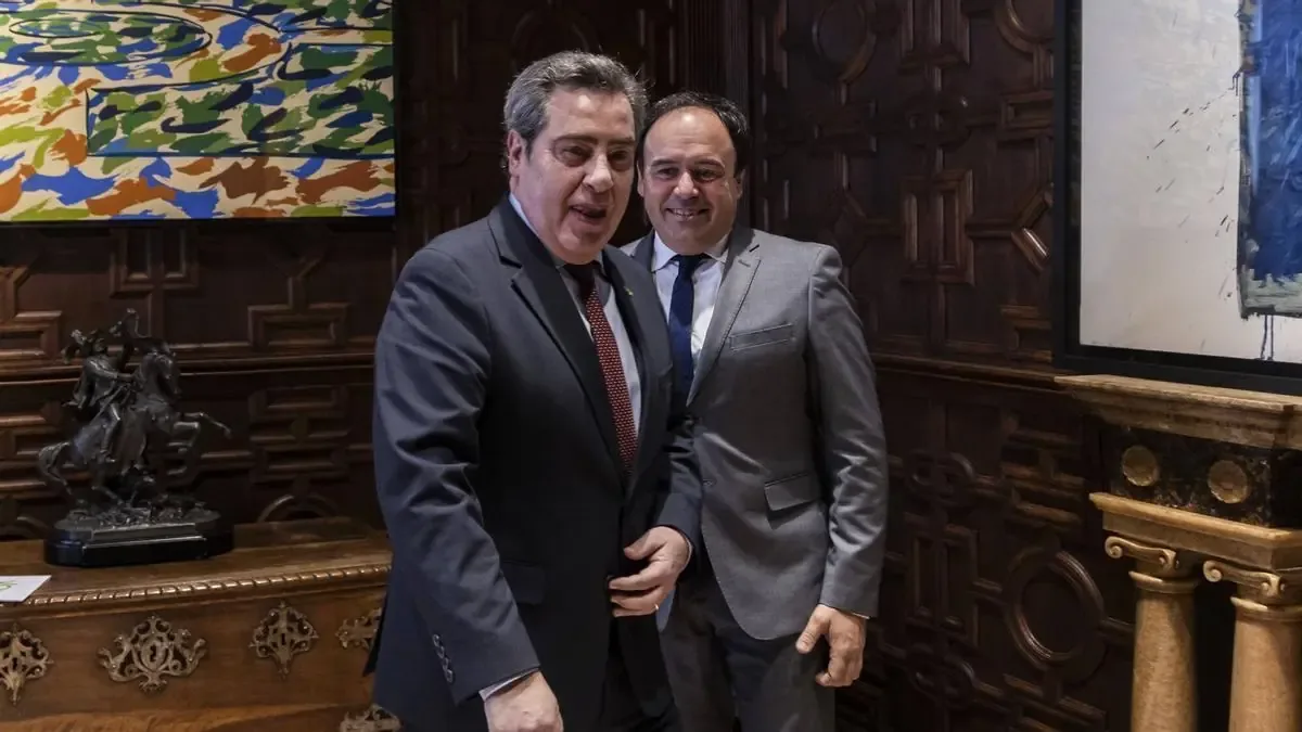 El acuerdo presupuestario busca afianzar la relación entre Vox y el Gobierno autonómico, a un año de elecciones.