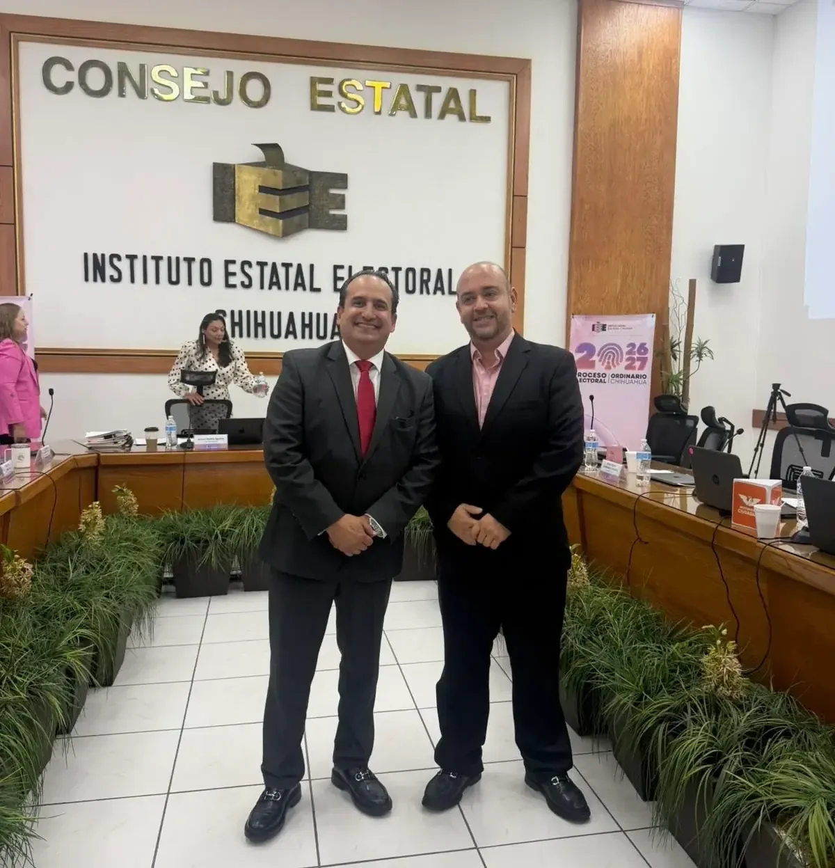 El PRI cuestiona la autorización de candidaturas solo femeninas para elecciones en varios municipios.