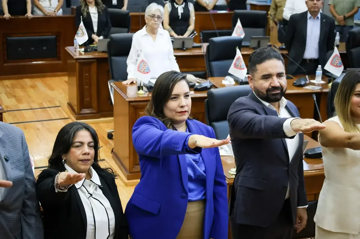 Dirigentes de PRI y PAN se unen para enfrentar a Morena en la gubernatura de Chihuahua.