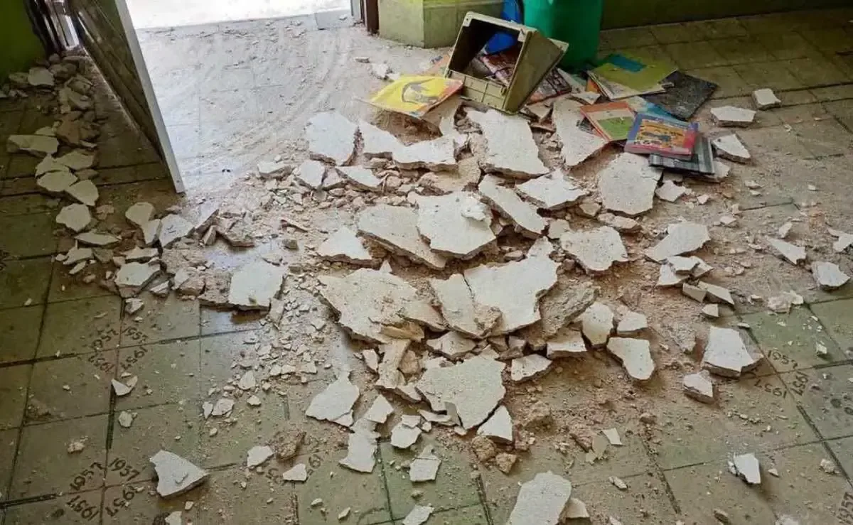 Padres de familia demandan intervención urgente de autoridades ante el deterioro de la primaria.