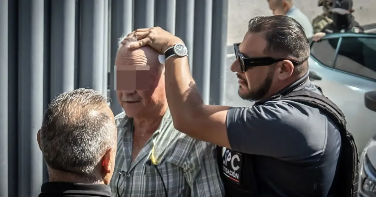 Un juez impone prisión preventiva a Ernesto Guillermo 'N' y otros por presunta delincuencia organizada relacionada con el contrabando de hidrocarburos.