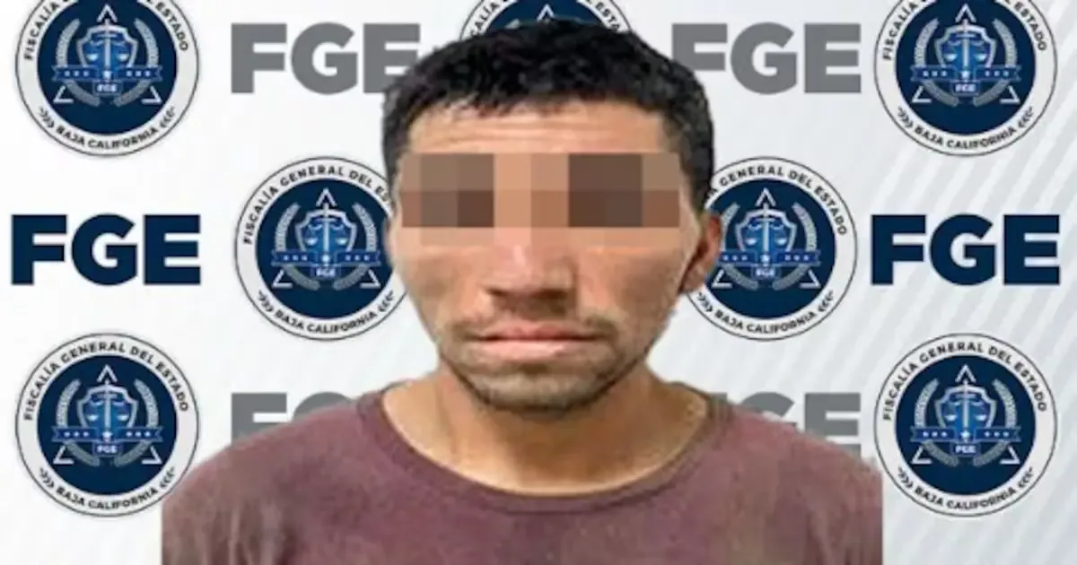 Un hombre fue detenido por usar placas de circulación con reporte de robo, lo que resalta la problemática del robo de vehículos.