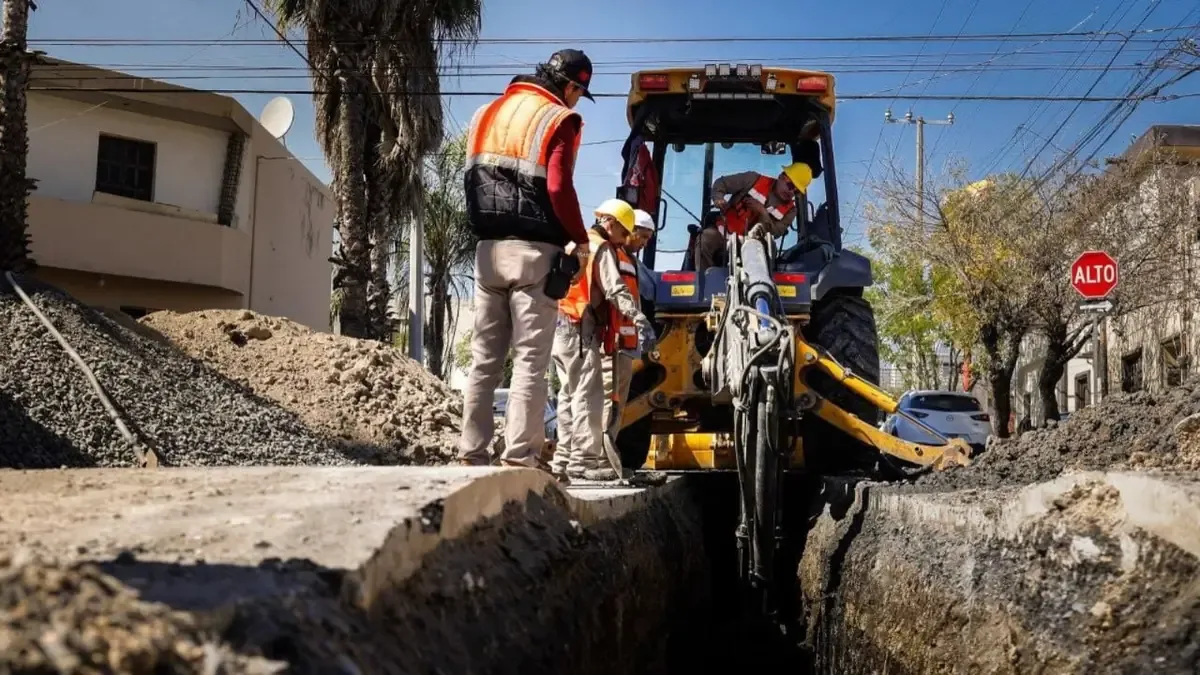 Problemas de suministro en Monterrey afectan a San Pedro y Guadalupe, reparaciones continúan.