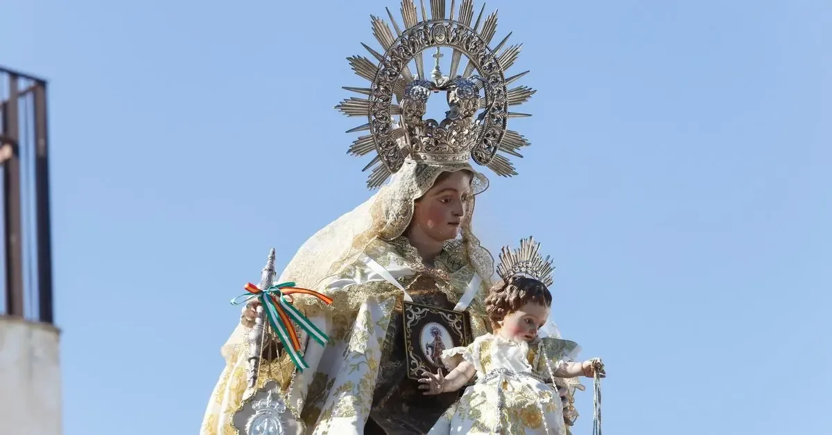 La festividad atrae a miles de fieles a las costas del Campo de Gibraltar con procesiones marítimas y terrestres.