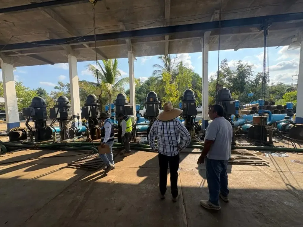 Proceso de reactivación del tandeo de agua en Acapulco tras el sismo.