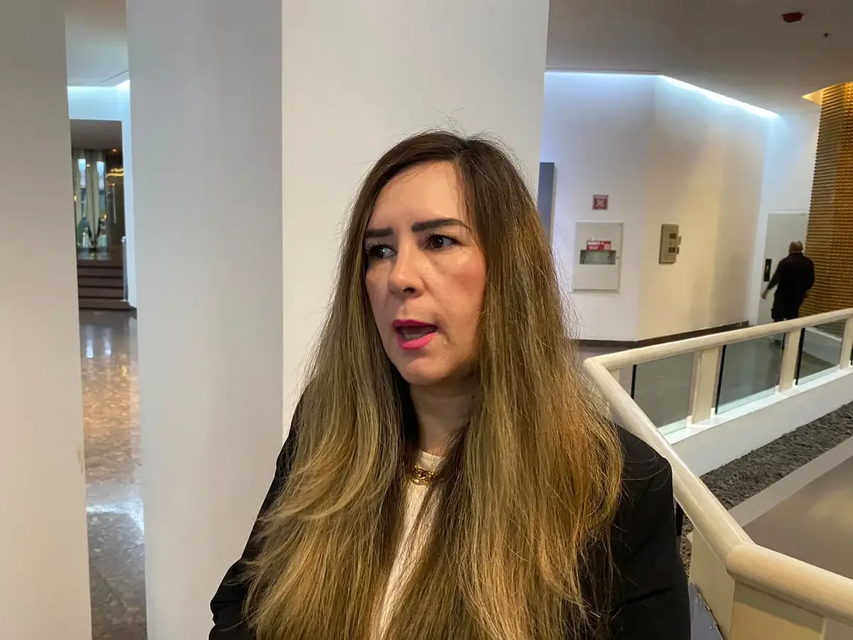 Contribuyentes enfrentan adeudos desconocidos y cuentas inmovilizadas ante autoridades fiscales.