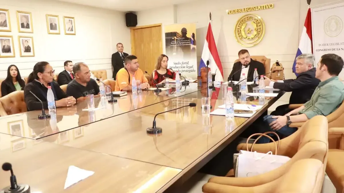 Productores afectados por precios bajos del sésamo se reúnen con legisladores.