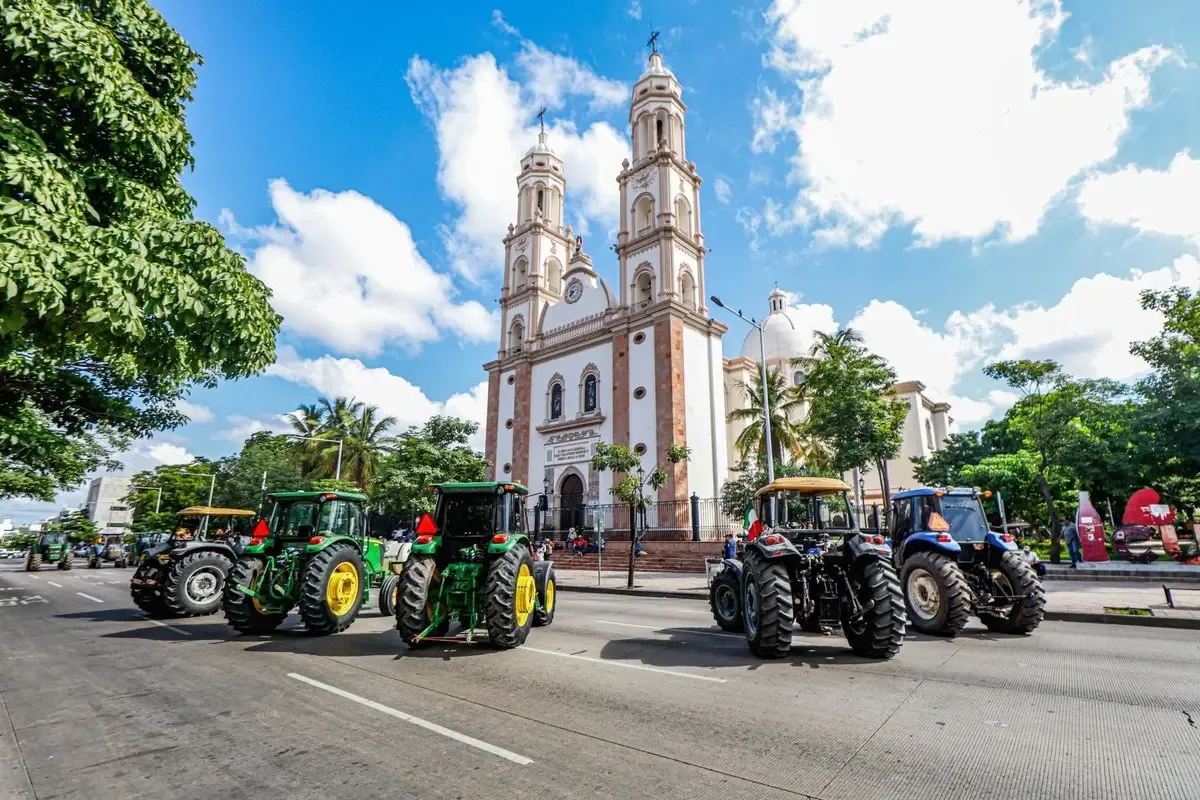 Productores agrícolas de Sinaloa protestan por precios justos del maíz.