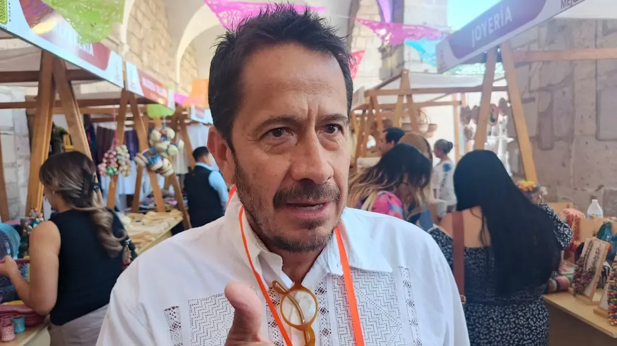 Claudio Méndez destaca la importancia de impulsar la venta de productos originarios de Michoacán en la capital.