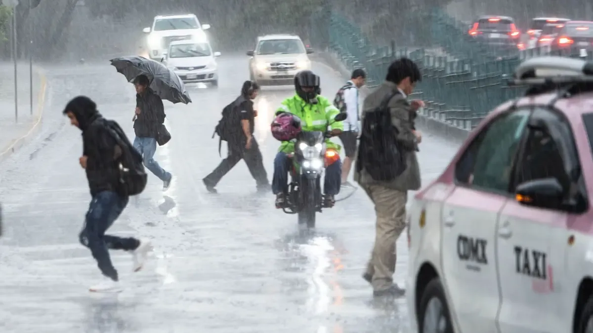 El país enfrenta fuertes lluvias y ciclones, lo que ha generado alertas y cierres en puertos.