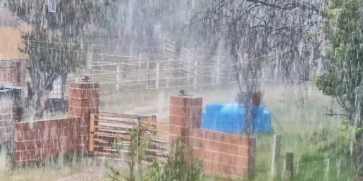 Se anticipan lluvias intensas en Querétaro, lo que podría influir en la actividad económica y social.