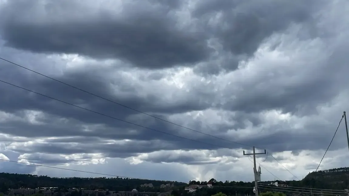 Se esperan alertas por tolvaneras y actividad eléctrica en varias regiones del estado.