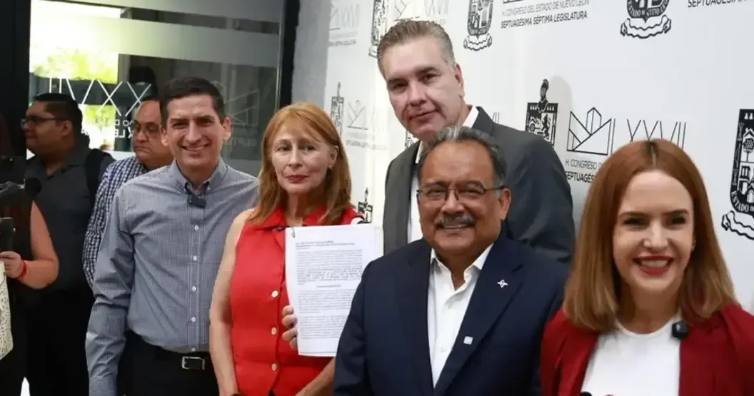 Legisladores buscan evitar que gobernadores de Nuevo León se distraigan en campañas presidenciales.