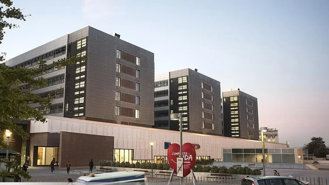 Los partidos políticos de Cantabria no apoyan el cambio en horarios de médicos para reducir listas de espera en hospitales.