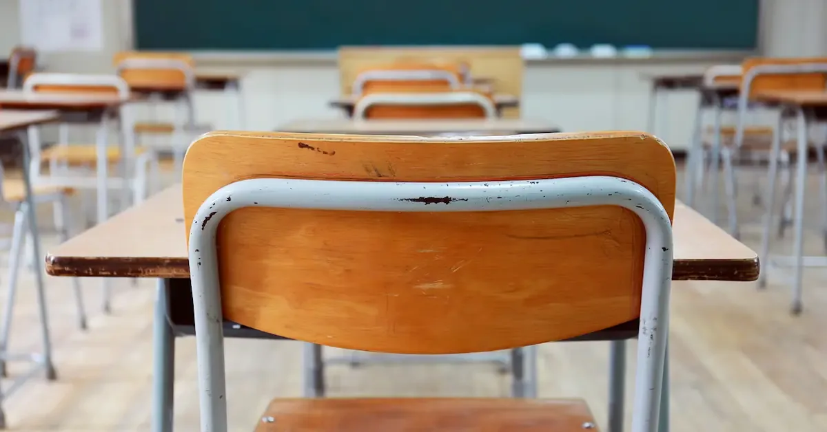 Propuestas en la Legislatura buscan modificar criterios de selección para docentes.