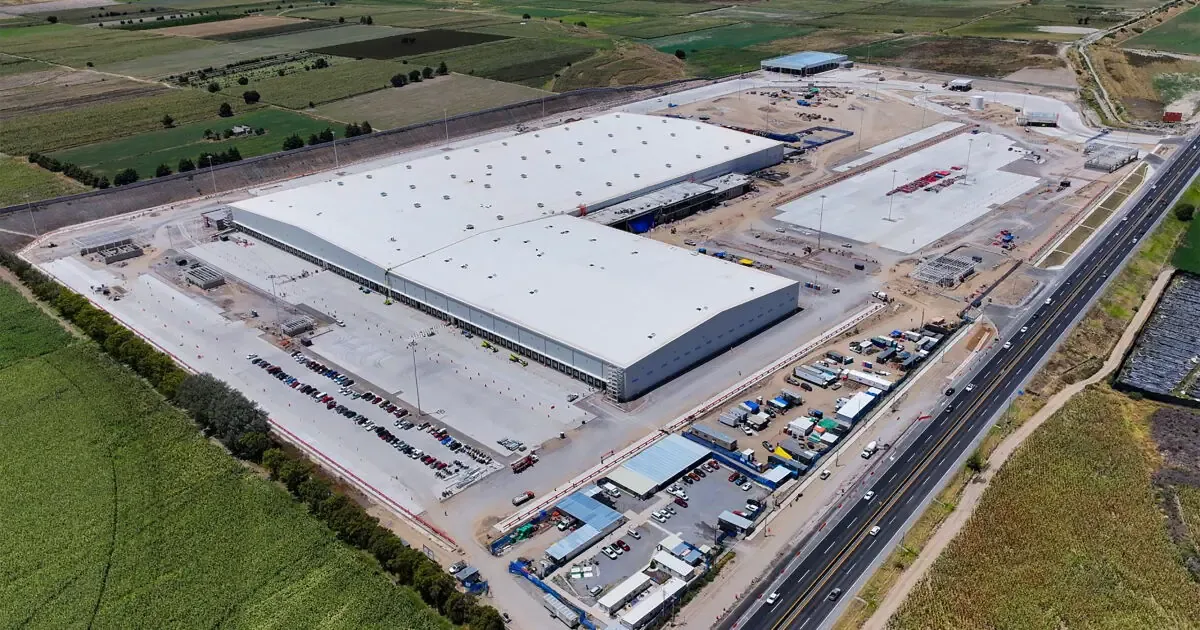La empresa diversifica sus servicios y se mantiene a la vanguardia en tecnología de construcción.
