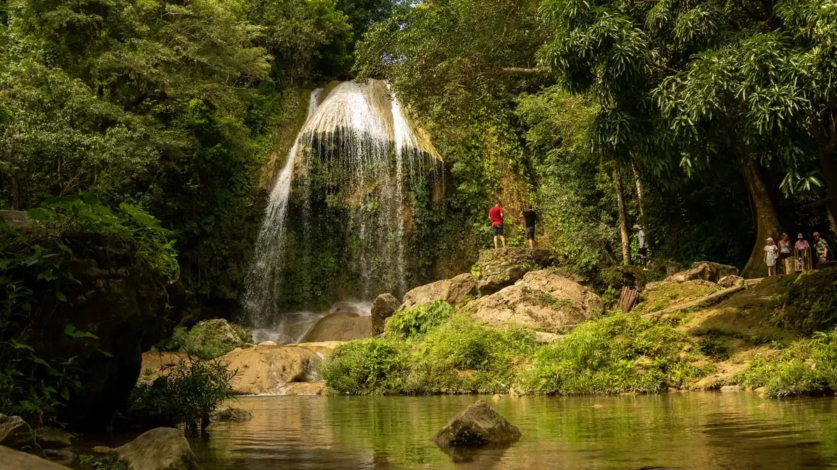 El acceso a la zona turística se restringe tras lluvias que aumentan el nivel del agua.