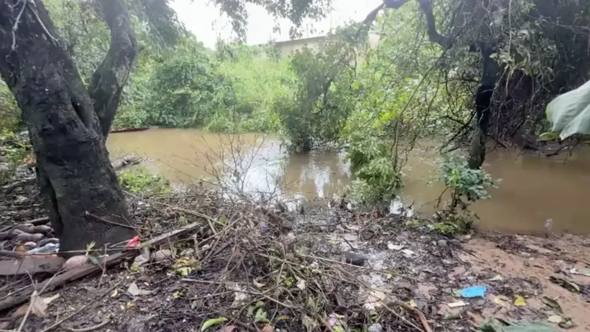La Secretaría de Protección Civil exhorta a familias en riesgo a buscar refugio ante el incremento de las lluvias.