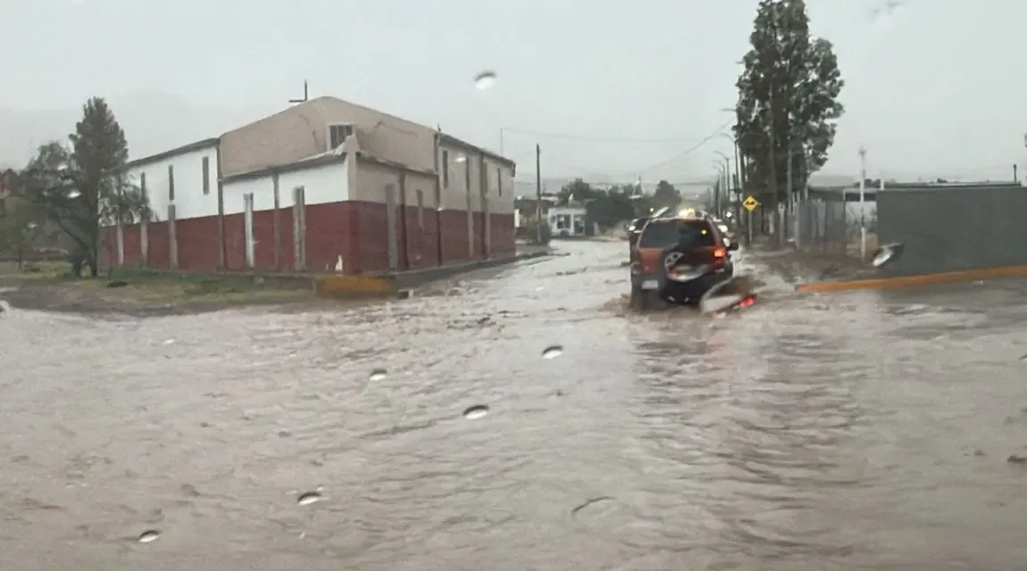 Las precipitaciones causan afectaciones significativas en varias colonias de Ciudad Juárez y otras localidades.