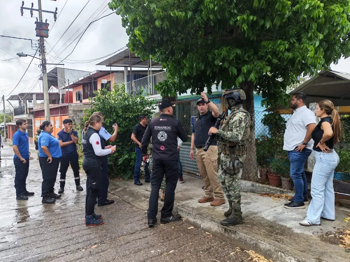 El huracán Polo se acerca a la costa michoacana, causando precaución y suspensión de actividades escolares en diversas localidades.