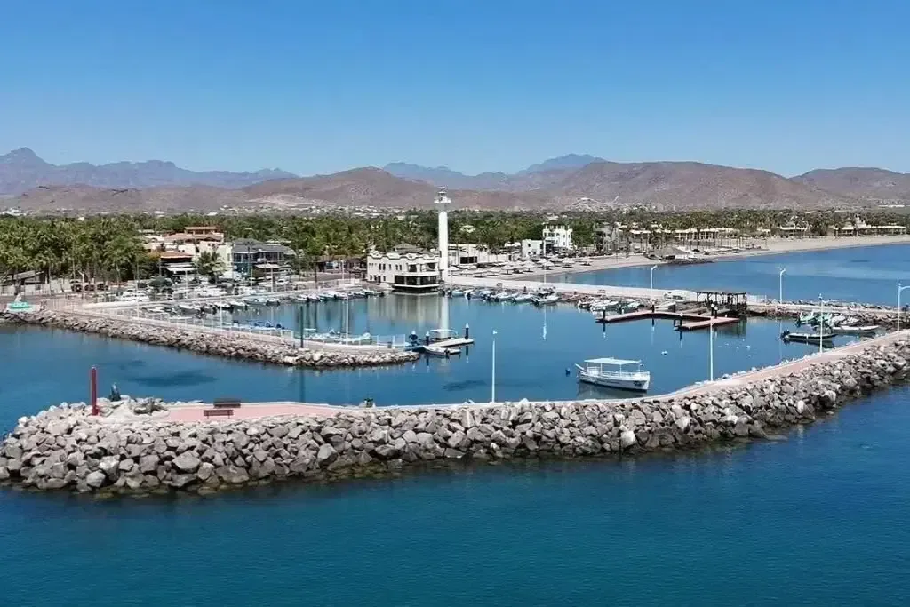 La presidenta Claudia Sheinbaum ratifica la suspensión de cruceros en beneficio de la Bahía de Loreto.