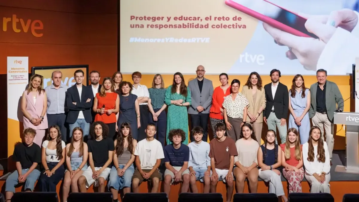 Las instituciones y la sociedad deben unirse para salvaguardar a los menores en el entorno digital.