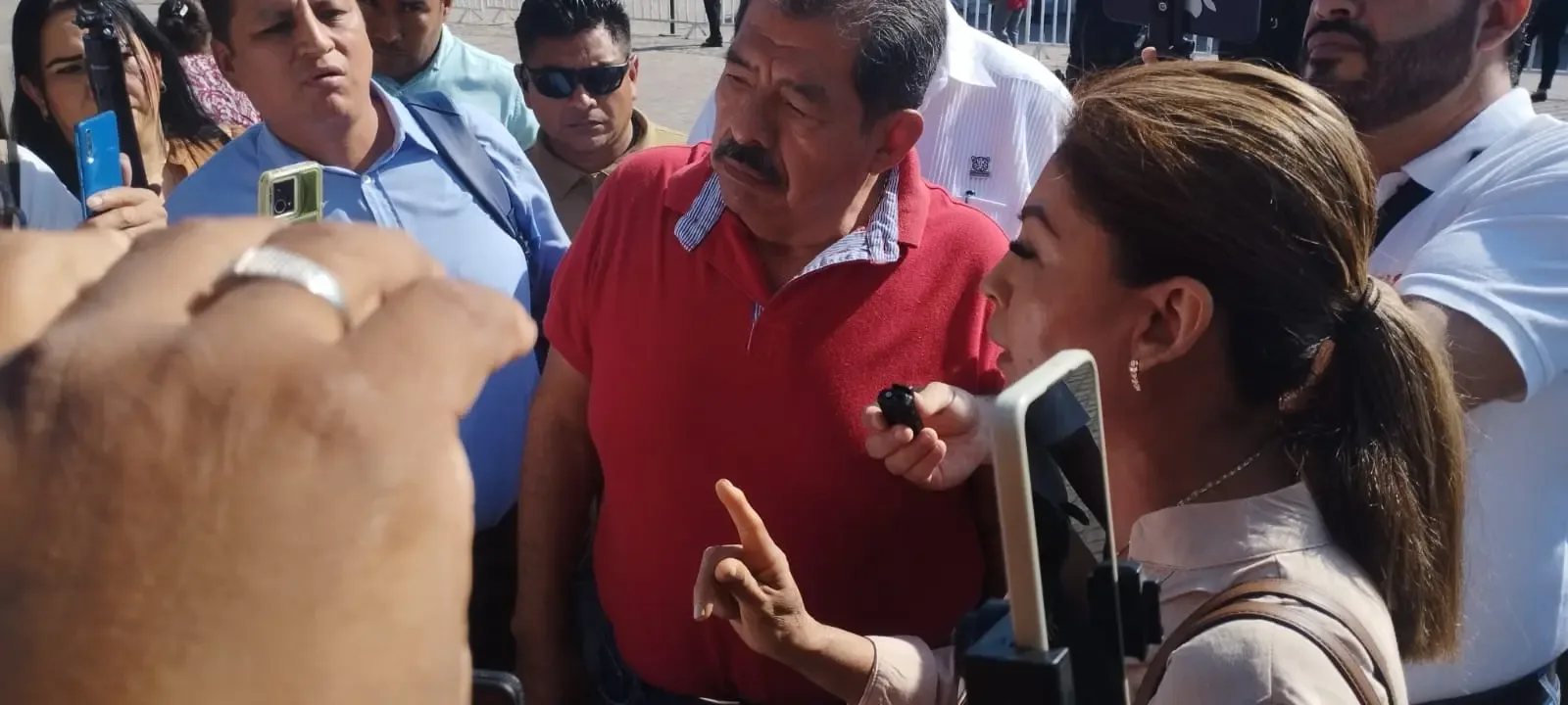 Protesta de comerciantes en Iguala contra la instalación de Chedraui.